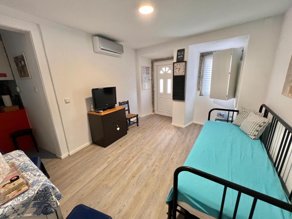 Apartamento 1 Quarto, Com Patio, Em Frente Praia Paço de Arcos Exteriör bild