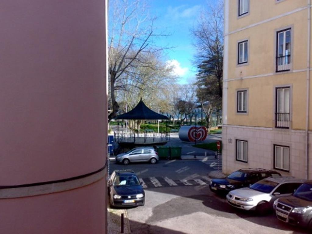 Apartamento 1 Quarto, Com Patio, Em Frente Praia Paço de Arcos Exteriör bild